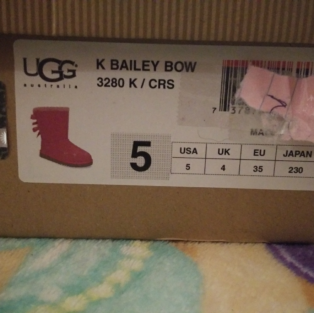 UGG Boots - Picture 8 of 8